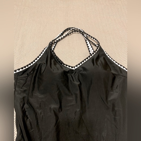 NWT. SHEIN one piece swimsuit. Black with white trim. Criss-cross back straps. - Picture 3 of 5